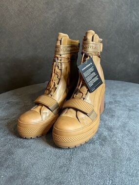 Converse Women’s Tan Platform Tactical Boots - Wheat